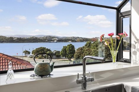 Photo of property in 2/378 Evans Bay Parade, Hataitai, Wellington, 6021
