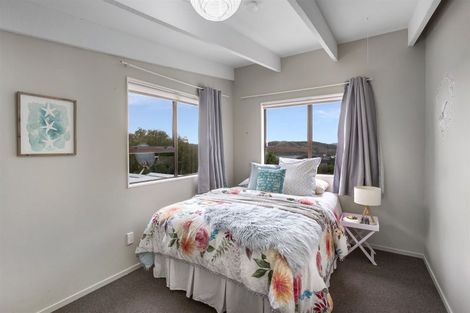 Photo of property in 16 Kinloch Place, Papakowhai, Porirua, 5024