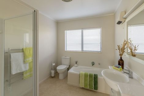 Photo of property in 25 Rauparaha Street, Waikanae Beach, Waikanae, 5036