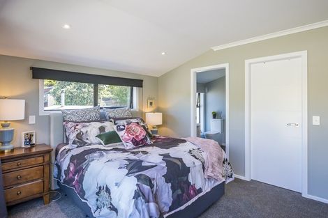 Photo of property in 37a Tiromoana Road, Raumati South, Paraparaumu, 5032