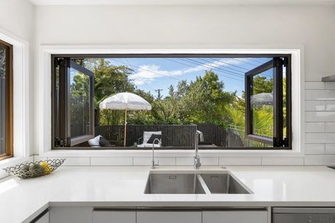 Photo of property in 2/86 Seaview Road, Castor Bay, Auckland, 0620