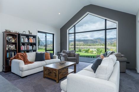 Photo of property in 31 Riveredge Terrace, Ohau, Levin, 5570