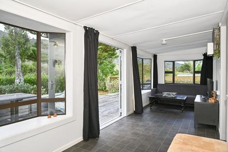 Photo of property in 8 Katrin Place, Mahia, 4198