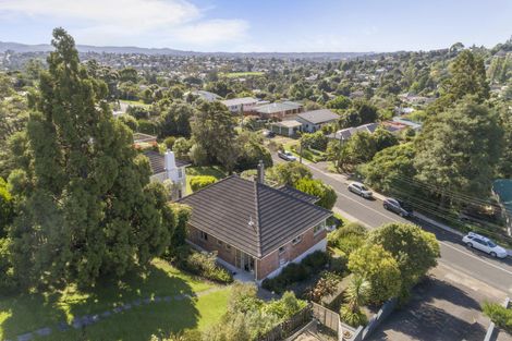 Photo of property in 60 Derwent Crescent, Titirangi, Auckland, 0604