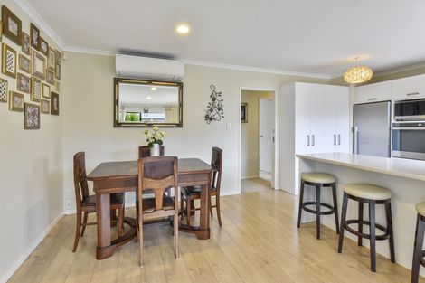 Photo of property in 4 Croftview Road, Wattle Downs, Auckland, 2103