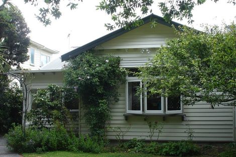 Photo of property in 212 Muritai Road, Eastbourne, Lower Hutt, 5013