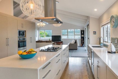 Photo of property in 9 Valerie Crescent, Okura, Albany, 0792