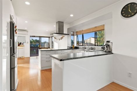 Photo of property in 3 Elrita Place, Conifer Grove, Takanini, 2112