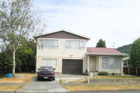 Photo of property in 5 Tacoma Drive, Totara Park, Upper Hutt, 5018