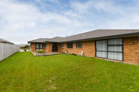 Photo of property in 14 Woodgate Court, Fitzherbert, Palmerston North, 4410