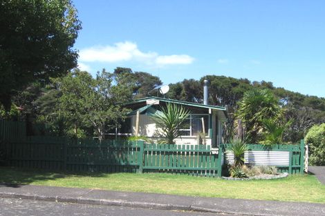Photo of property in 13 Cunliffe Place, Glenfield, Auckland, 0629
