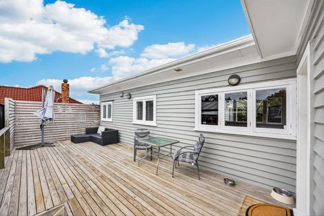 Photo of property in 36 Pine Avenue, Henderson, Auckland, 0612