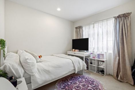 Photo of property in 8 Greenleaf Way, Northcross, Auckland, 0630