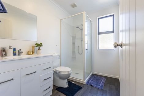 Photo of property in 46 Exeter Crescent, Takaro, Palmerston North, 4412