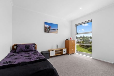 Photo of property in 10 Couldrey Crescent, Red Beach, 0932