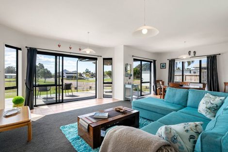 Photo of property in 332 Waterways Parade, Pauanui, Hikuai, 3579