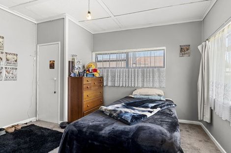 Photo of property in 70 Domett Street, Waitara, 4320