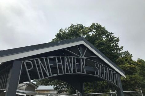 Photo of property in 10 Forest Road, Pinehaven, Upper Hutt, 5019