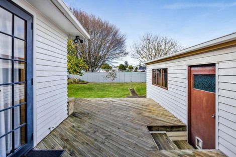Photo of property in 14 Karaka Street, Merrilands, New Plymouth, 4312