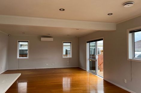 Photo of property in 15a Omana Road, Papatoetoe, Auckland, 2025