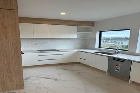 Photo of property in 723a Massey Road, Mangere, Auckland, 2022