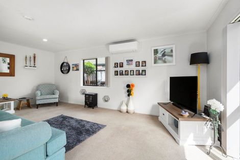 Photo of property in 28 Woodcroft Way, Pukekohe, 2120