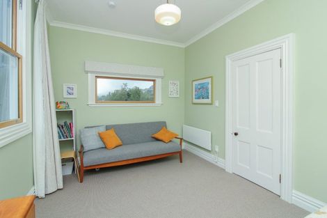 Photo of property in 35 Farm Road, Northland, Wellington, 6012