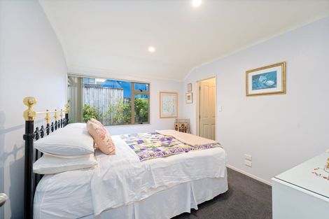 Photo of property in 1 Sandhurst Rise, Henderson, Auckland, 0612