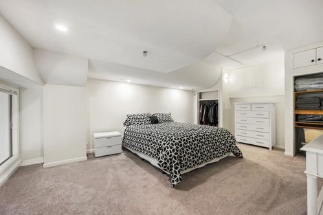 Photo of property in Stadium Garden Flats, 102/107 Thorndon Quay, Pipitea, Wellington, 6011