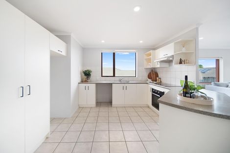 Photo of property in 13 Keri Vista Rise, Papakura, 2110