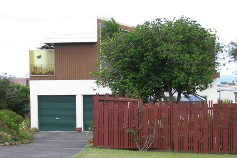 Photo of property in 3/4 Marama Street, Castor Bay, Auckland, 0620