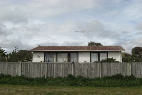 Photo of property in 52 Manga-pirau Street, Waikawa Beach, Manakau, 5573