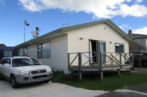 Photo of property in 8a Domain Street, Waiuku, 2123