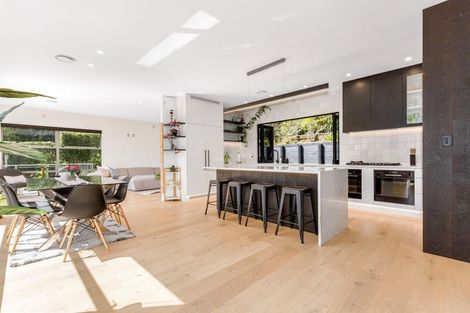 Photo of property in 302 Paremata Road, Whitby, Porirua, 5381