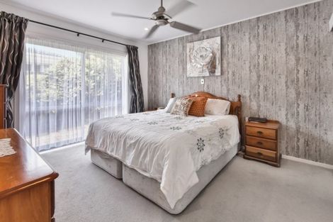 Photo of property in 11 Freshney Place, Hillpark, Auckland, 2102