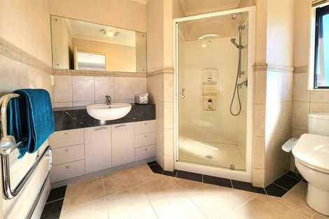 Photo of property in 47 William Gamble Drive, Greenhithe, Auckland, 0632