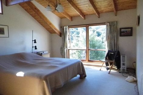 Photo of property in 5 Kekeno Grove, Tirohanga, Lower Hutt, 5010