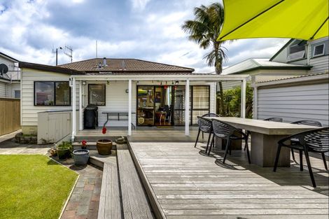 Photo of property in 38 Napier Terrace, Hospital Hill, Napier, 4110