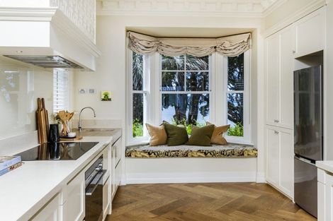 Photo of property in 33 Cheltenham Road, Devonport, Auckland, 0624