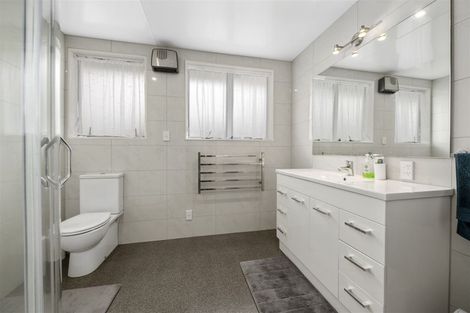 Photo of property in 4 Speargrass Grove, Timberlea, Upper Hutt, 5018