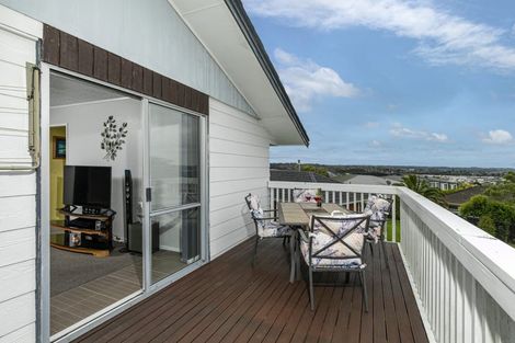 Photo of property in 9 Denver Avenue, Sunnyvale, Auckland, 0612