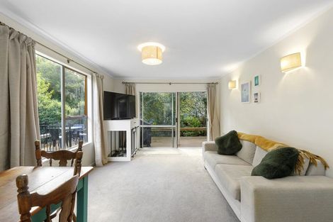 Photo of property in 2/5 Taunton Way, Pinehaven, Upper Hutt, 5019
