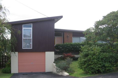 Photo of property in 900 East Coast Road, Northcross, Auckland, 0630