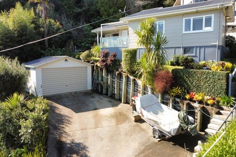 Photo of property in 5 Adams Road, Thornton Bay, Thames, 3575