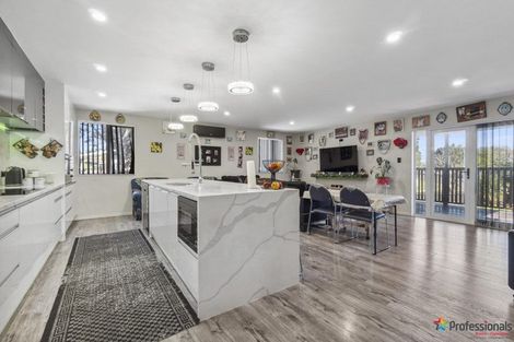 Photo of property in 6 Aden Place, Clendon Park, Auckland, 2103