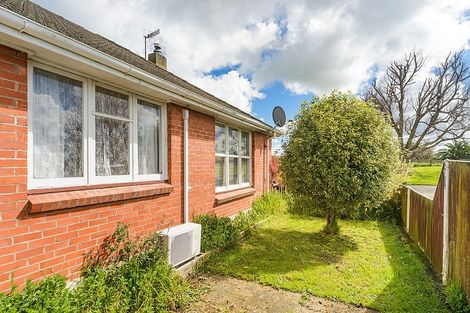 Photo of property in 60 Exeter Crescent, Takaro, Palmerston North, 4412