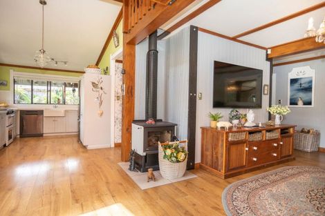 Photo of property in 72 Township Road, Kumeroa, Woodville, 4997