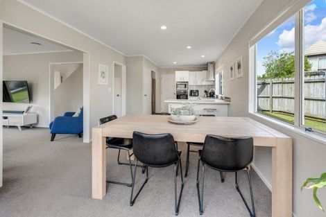 Photo of property in 1/96 Frank Nobilo Drive, Golflands, Auckland, 2013