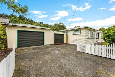 Photo of property in 33 Peel Place, Wainuiomata, Lower Hutt, 5014
