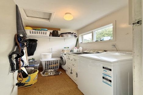 Photo of property in 9 Pekanga Road, Normandale, Lower Hutt, 5010